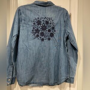 NWOT North Style Size S Blue Embroidered Floral Back Chambray Full Snap Shirt